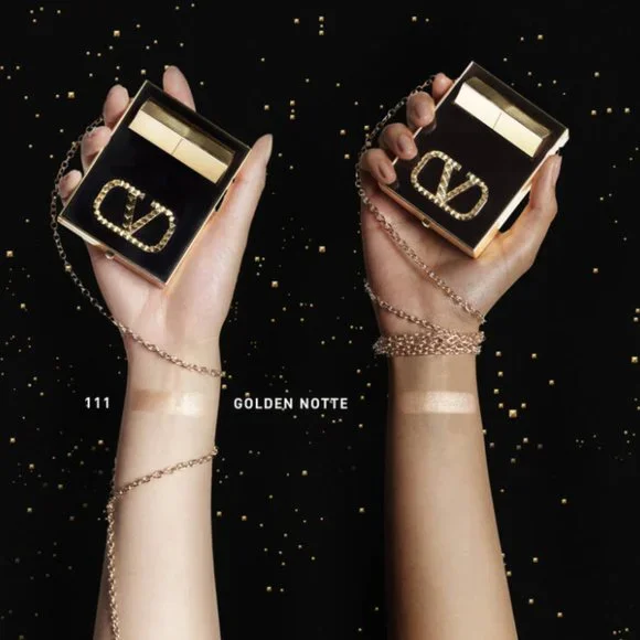 Limited Edition Valentino Go-Clutch Highlighter And Mini Lipstick | 111 - Picture 6 of 7